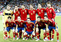 Selección de ESPAÑA - Temporada 2011-12 - Casillas, Arbeloa, Xabi Alonso, Sergio Ramos, Busquets, Piqué; Silva, Iniesta, Xavi, Cesc y Jordi Alba - ITALIA 0, ESPAÑA 4 (Silva, Jordi Alba, Fernando Torres y Mata) - 01/07/2012 - Eurocopa de Polonia y Ucrania 2012, Final - Kiev, Ucrania, estadio Olímpico -Alineación: Casillas; Arbeloa,  Piqué, Sergio Ramos, Alba; Busquets; Silva (Pedro, 58'), Xabi Alonso, Xavi, Iniesta (Mata, 86'); y Cesc (Fernando Torres, 75') - ESPAÑA se proclama campeona de la Eurocopa por 3ª vez, 2ª consecutiva