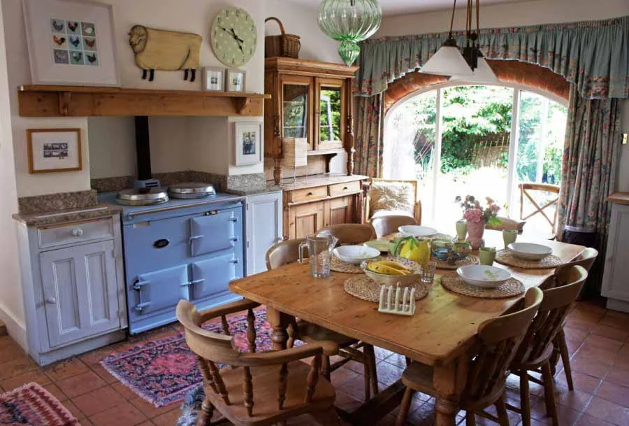 Inspirasi Dekorasi Ruang Dapur Nuansa Klasik Bergaya Perancis