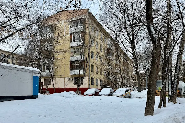 улица Народного Ополчения, дворы, жилой дом 1961 года постройки