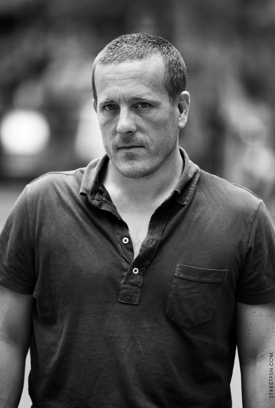 Scott Schuman _ in fron of D&G fashion show. Milan