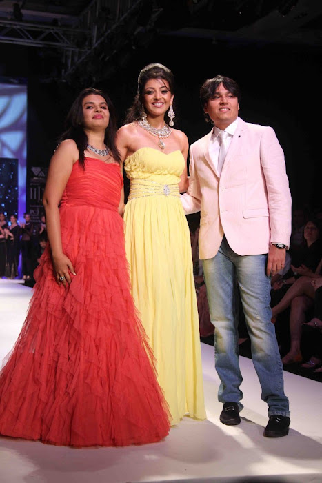 kajal agarwal rwalk at iijw 2011 unseen pics