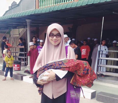  Gambar  Wanita  Tabah Kehilangan Anak Jadi Viral