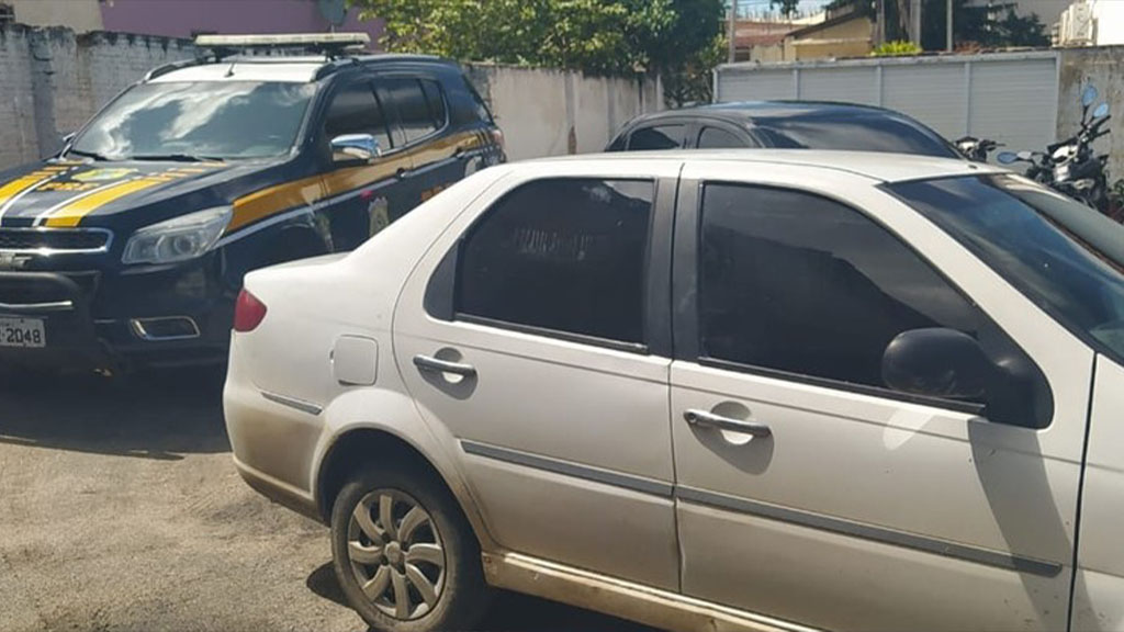 Homem compra carro roubado pela internet e é detido pela PRF em Garanhuns