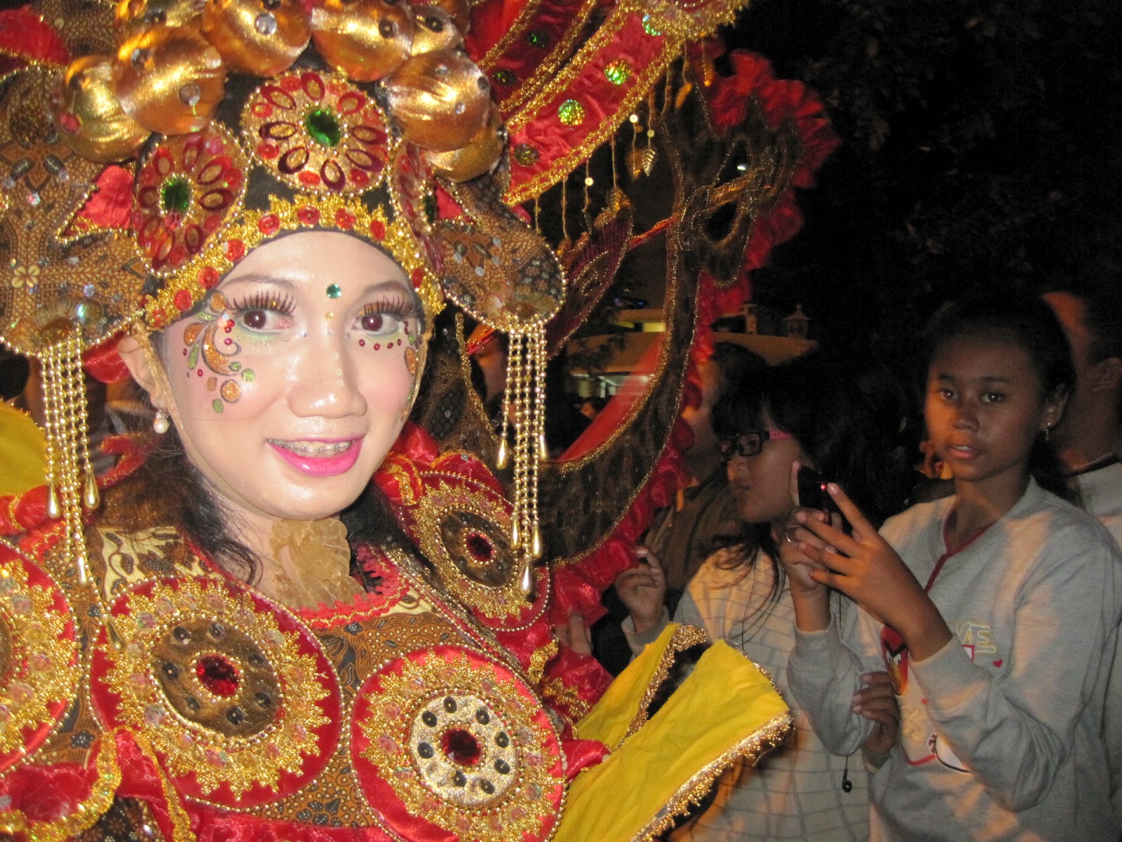Solo Batik Carnival 2012 Berlangsung Meriah  HariSaryono.Com