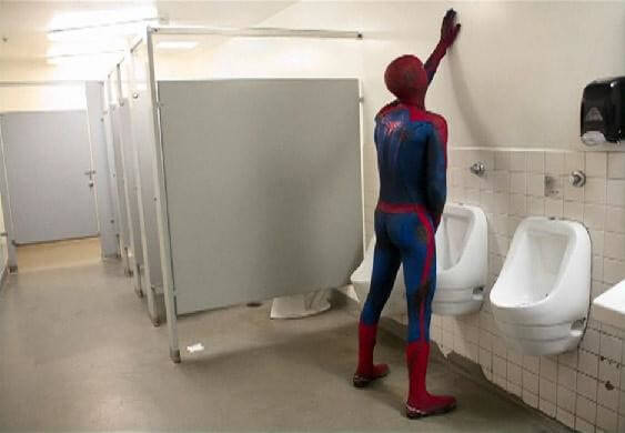60 Iconic Behind-The-Scenes Pictures Of Actors That Underline The Difference Between Movies And Reality - Even superheroes need to relieve themselves.