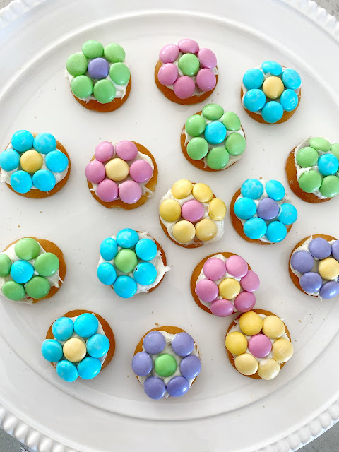 Vanilla Wafer and M&M Spring Flower Treats, Spring Snacks for Kids, Easter Snacks for Kids, Easy Kid Snacks