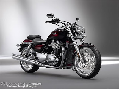 New 2010 2011 New Triumph Intros 2010 Thunderbird 1700 and SE Reviews and Specs 