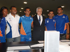 Andre Brasil e atletas convidados ao lado de Arlindo Chinaglia - Presidente da Câmara