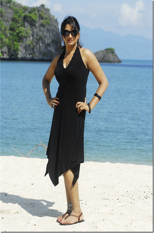 vimala_raman_hot in swim wear