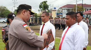 Berprestasi Jalankan Tugas, Personil Polres Kapuas Hulu Dapat Penghargaan