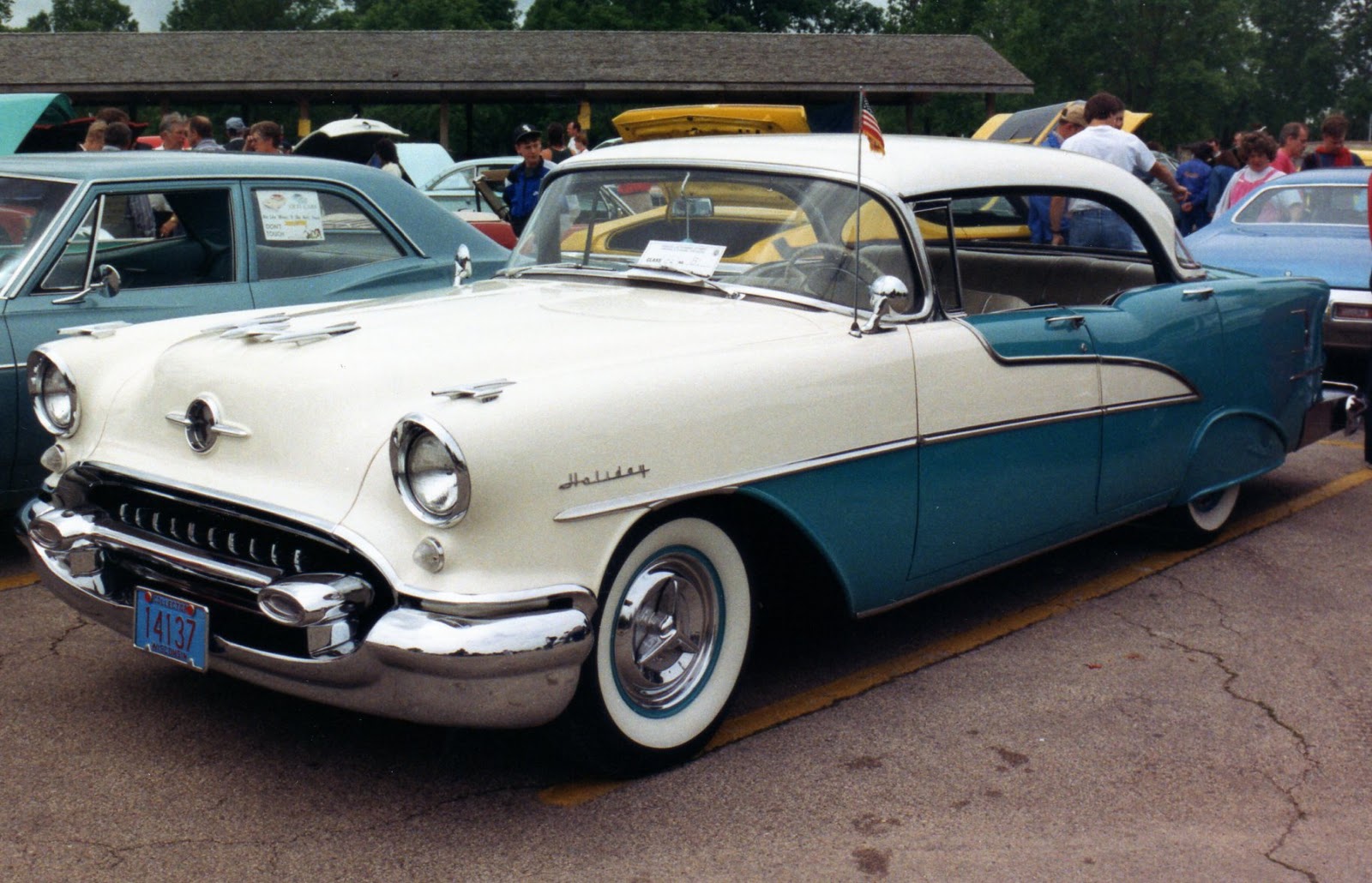 LUTON: CLASSIC AMERICAN CARS