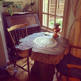 Rustic garden table - easily sourced