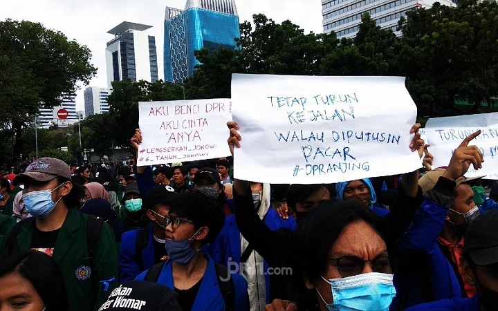 Aksi Mahasiswa di Jakarta: Aku Benci DPR, Aku Cinta Anya, Lengserkan Jokowi!