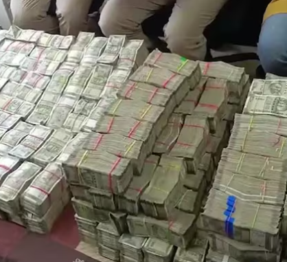  Following a car crash in Andhra Pradesh, cash worth Rs 7 crore was taken into custody