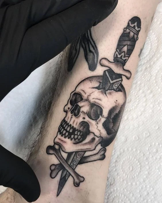 Tatuajes de Calaveras y Dagas