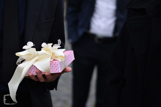 Etika Memberi Hadiah Pernikahan Uang Tunai