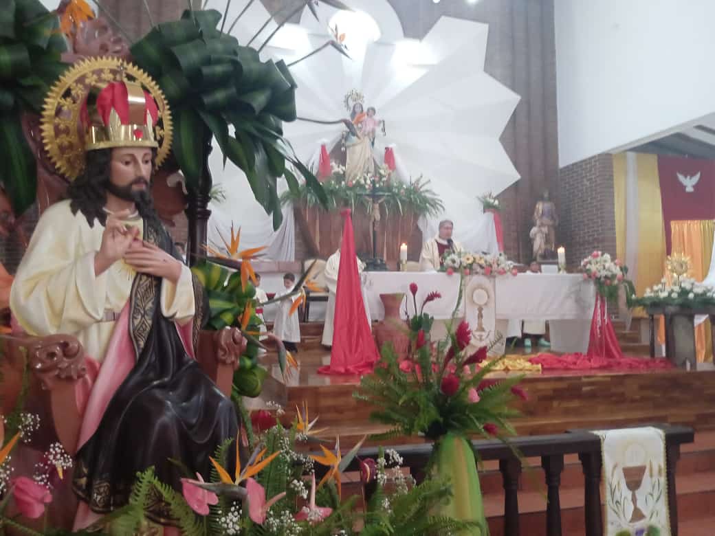Colorida celebración en honor a Cristo Rey
