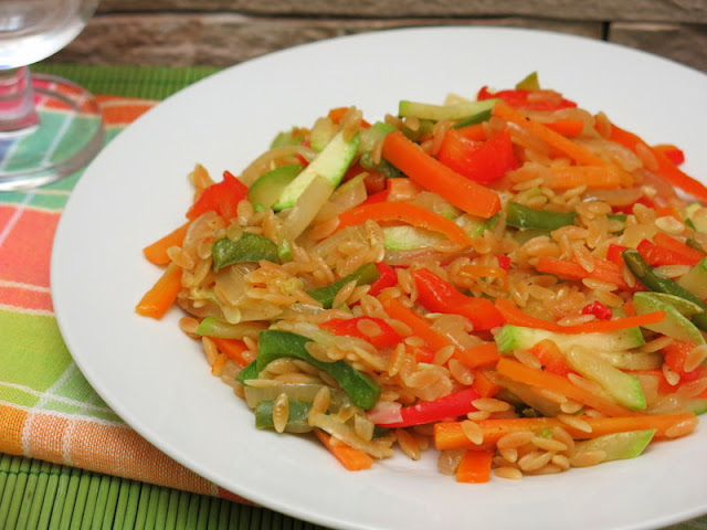 VERDURAS SALTEADAS CON "ARROZ" DE LENTEJAS