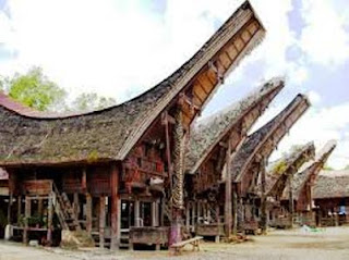 Desain Bentuk Rumah Adat Suku Toraja dan Penjelasannya