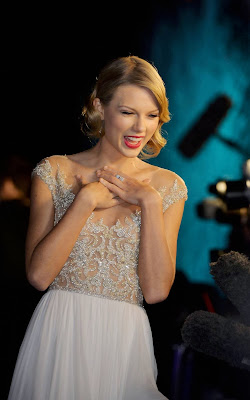 Taylor Swift looks likes beauty princess in Winter White Gala at Kensington Palace London