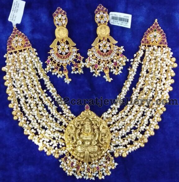  carat gilt necklace amongst antique operate Lakshmi pendant embossed inwards the middle Small Pearl Necklace amongst Lakshmi