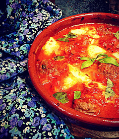 Italian recipes, meatballs in tomato sauce