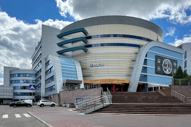 Сумская улица, торгово-развлекательный комплекс «Глобал Сити» (построен в 2007 году)