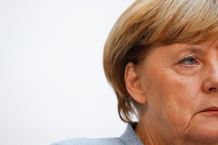 Enfraquecida em eleição alemã, Merkel enfrentará batalha para formar coalizão