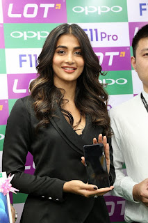 Pooja Hegde launches OPPO F11 Pro At Lot Mobiles