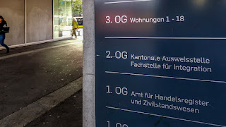 Anschrift der Kantonalen Ausweisstelle am Bahnhof in Frauenfeld.