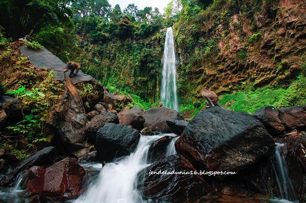 [http://FindWisata.blogspot.com] Lagi Di Manja Oleh Pesona Keindahan Air Terjun Grojogan Sewu