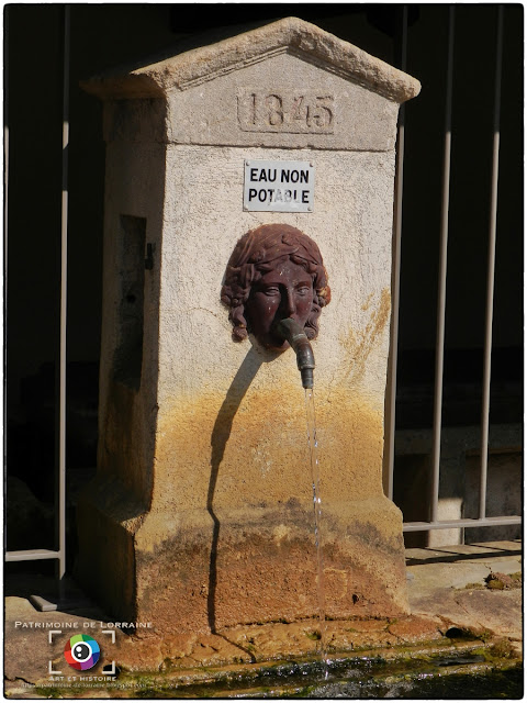 MANONCOURT-EN-VERMOIS (54)  - Lavoir-abreuvoir (1845)