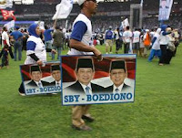 Foto Gambar Sumpah Presiden SBY Boediono Wapres Untuk Indonesia