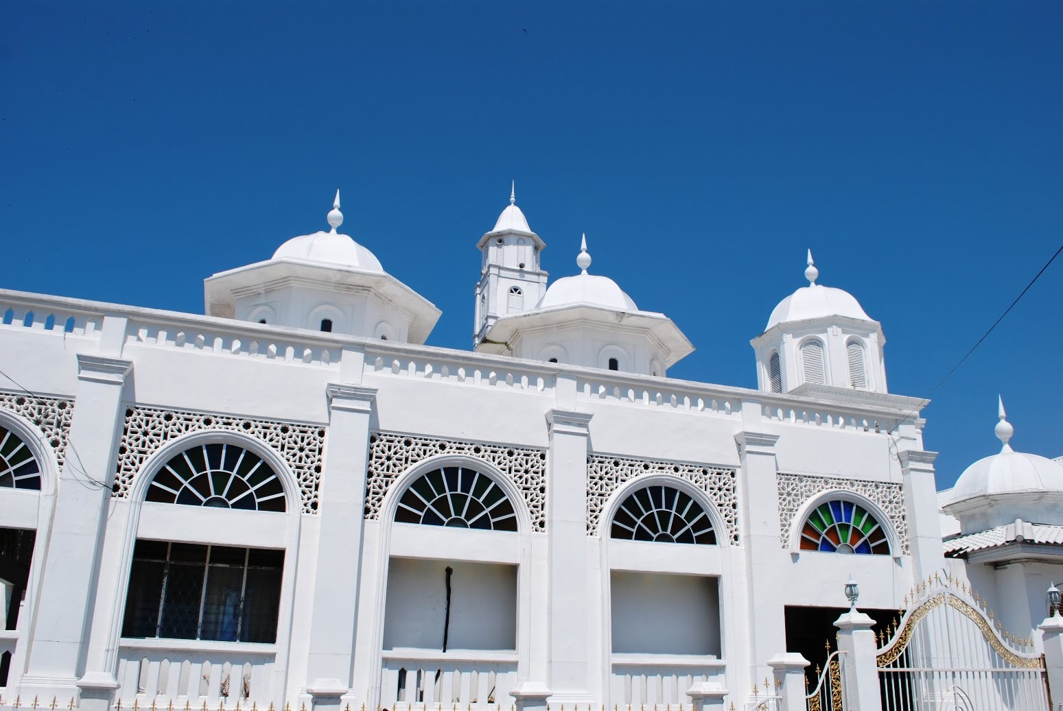 Masjid Putih Zainal Abidin | Travel Guide & Makan² Guide