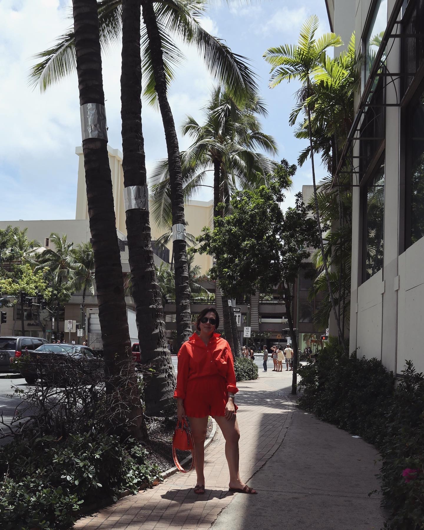 Hawaii vacation outfits orange red H&M shirt and Ganni shorts