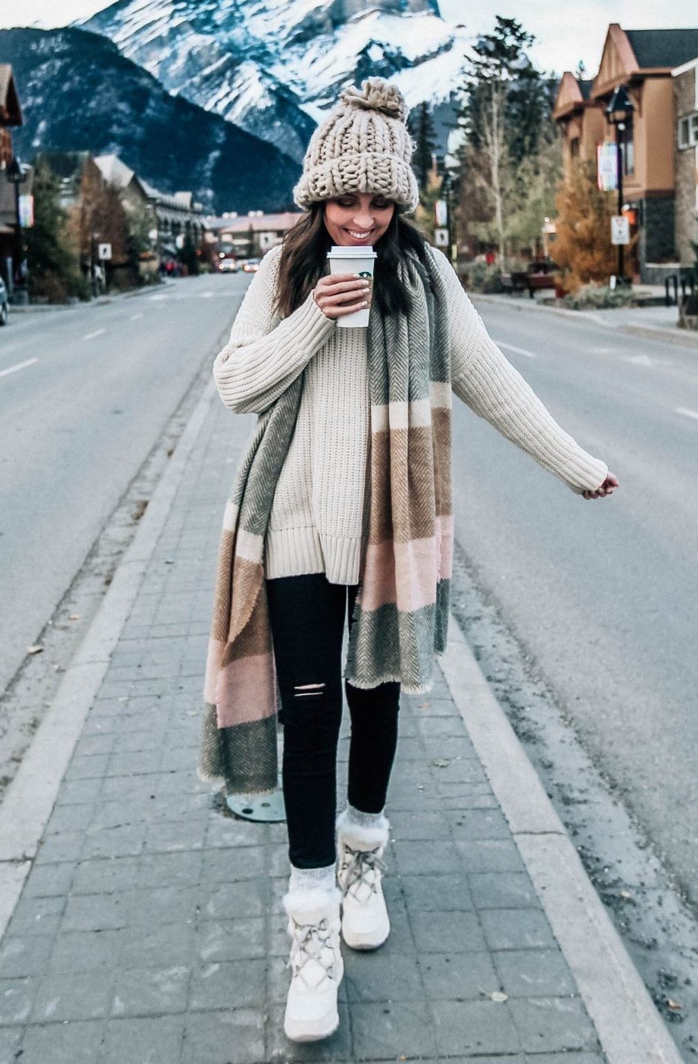 incredible fall outfit / cashmere scarf + white sweater + knit hat + boots + black leggigs