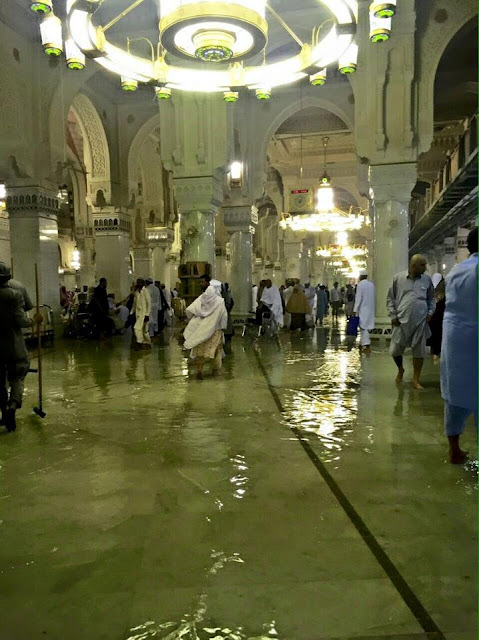 MASYALLAH.. Makkah Banjir, Di Masjidil Haram Air sampai Semata Kaki