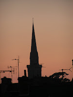 Les églises bretonnes ont des clochers pointus et on les voit à des kilomètres