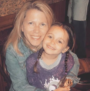 Childhood picture of Sky Katz with her mother Fran