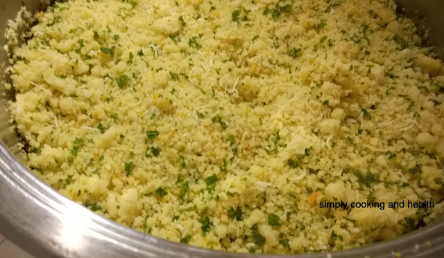 Steamed couscous with kale and carrot