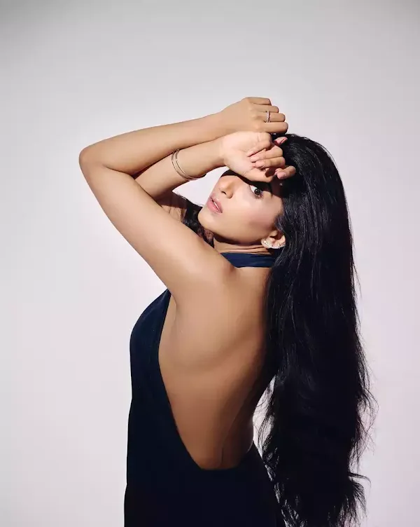 nimrit kaur ahluwalai sexy back black outfit