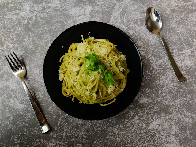 Spaghetti Pasta with Avocado pure vegetarian meal idea for dinner and lunch meals