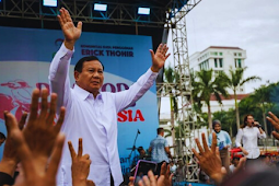 Prabowo komencas grandan kampanjon en Majalengka kun Maruarar Sirait.