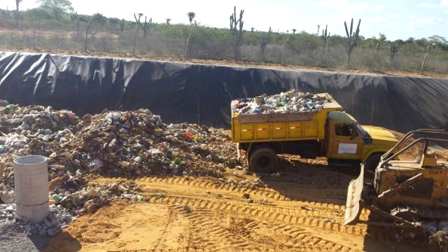 ITIUBA ENTRA PRA HISTORIA COMO O ÚNICO MUNICÍPIO DA MICRO REGIÃO A GANHAR UM ATERRO SANITÁRIO.