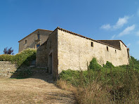 La part de migdia del mas Barnils i alguns edificis de l'antic mas Hortalà