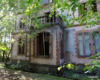 urbex-villa-manoir-Amélie-piano-chapelle-annexe-jpg