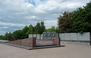 Національний природний парк «Святі Гори». Донецька обл. Меморіальний комплекс