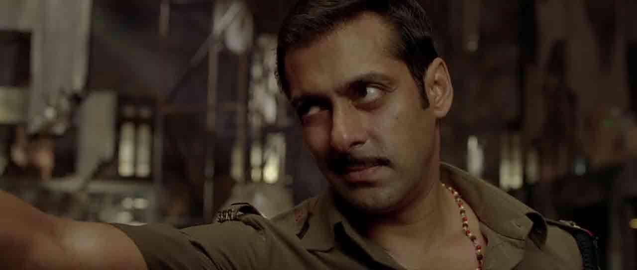 Screen Shot Of Hindi Movie Dabangg (2010) Download And Watch Online Free at worldfree4u.com