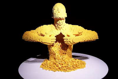 The Art of the Brick par Nathan Sawaya yellow