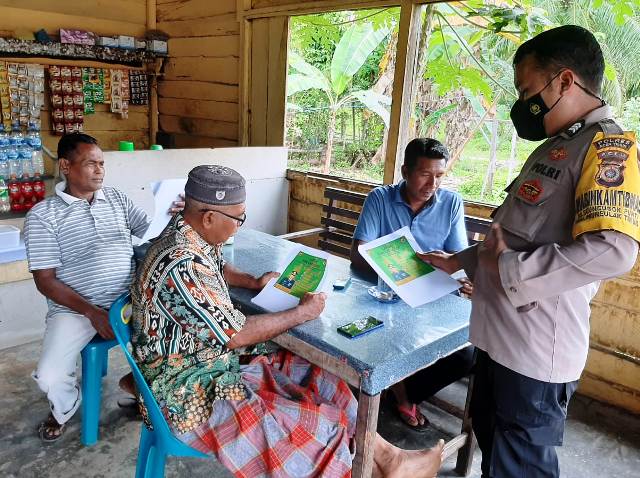 Bhabinkamtibmas Polsek Peureulak Timur Polres Aceh Timur Gencar Sosialisasi Nomor Layanan Pengaduan